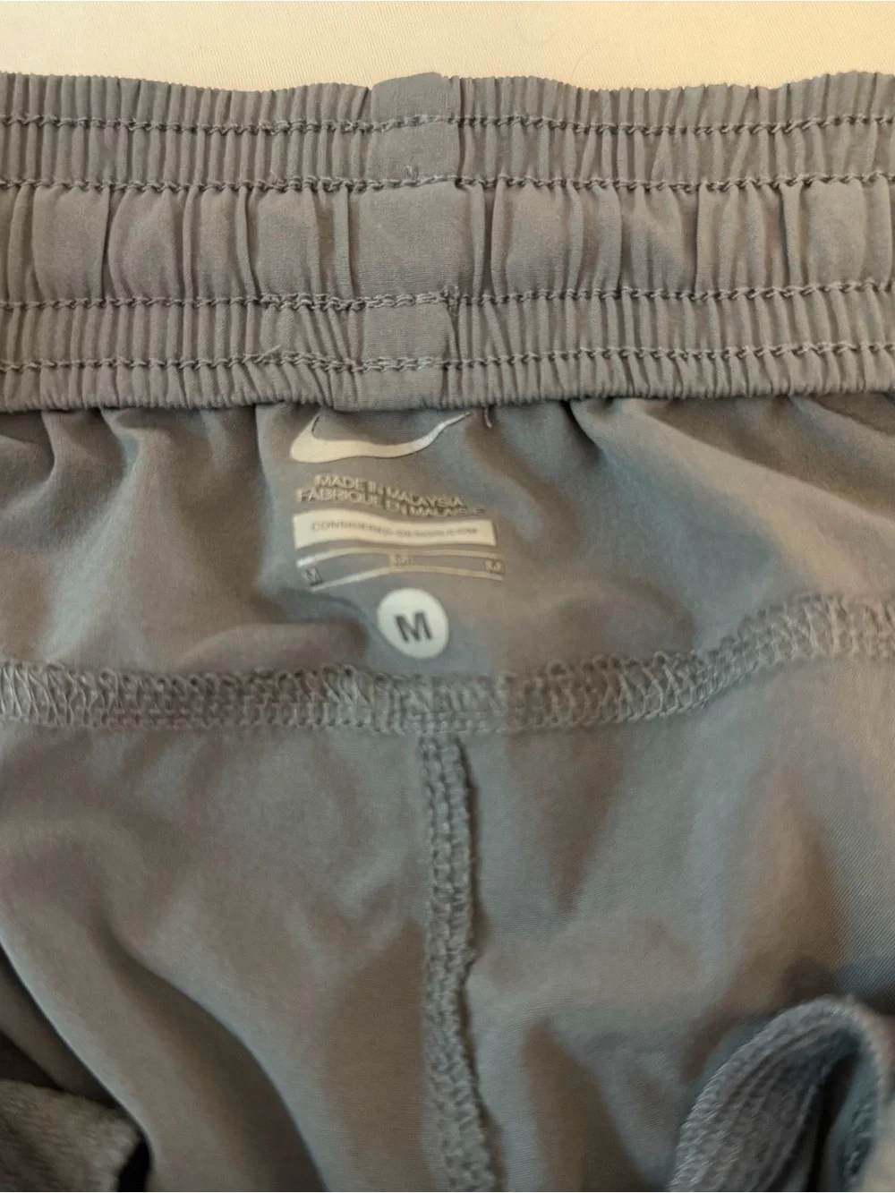 Nike LIVESTRONG Track Pants Men’s Medium Gray Black Yellow Swoosh Athletic Gym